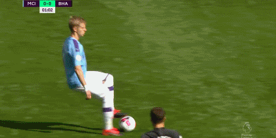 梅西：现代足球的永恒传奇（梅西：当代足坛的不朽神话）