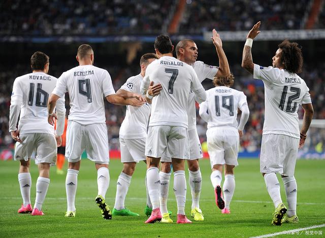 孔帕尼：不关注本菲卡与格雷罗的传闻，任何转会只会内部讨论